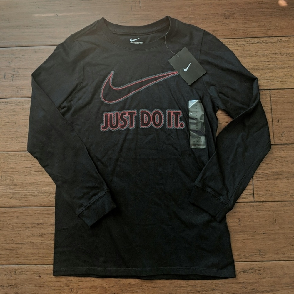 Nike sleeve t-shirt